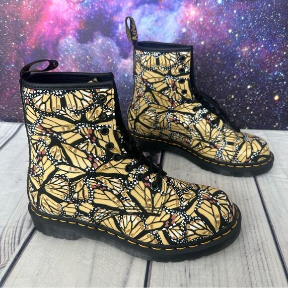 NEW Doc Dr. Martens 1460W Butterfly Print Combat Boots Y2K Womens Sz 8 🥾 39 EU - Picture 1 of 8